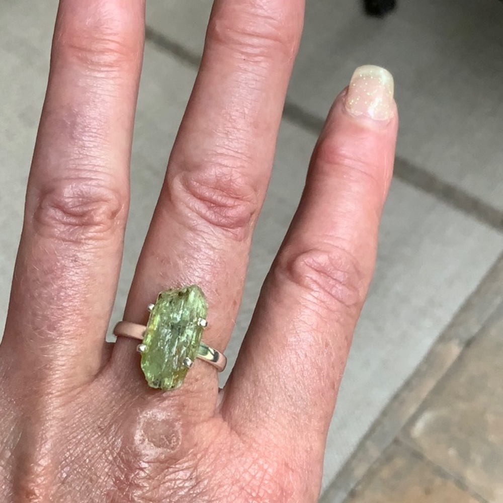 NATURAL GREEN KYANITE ROUGH 925 STERLING SILVER RING, SIZE 8